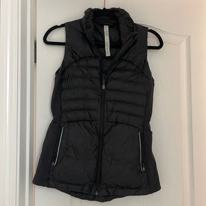 Semi puffy vest with stretchy sides and pockets